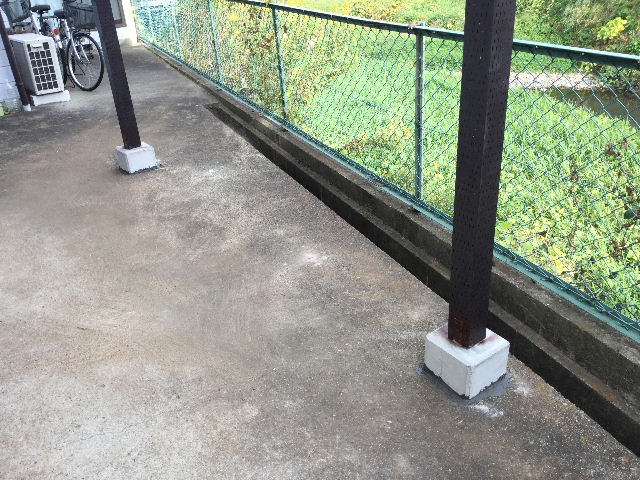 緊急テラス屋根工事 2か所_f0031037_1945364.jpg