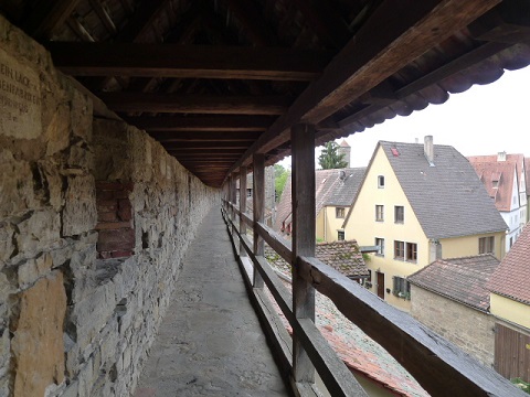 中世の町ローテンブルクの城壁を歩く (Rothenburg)_d0006400_062217.jpg