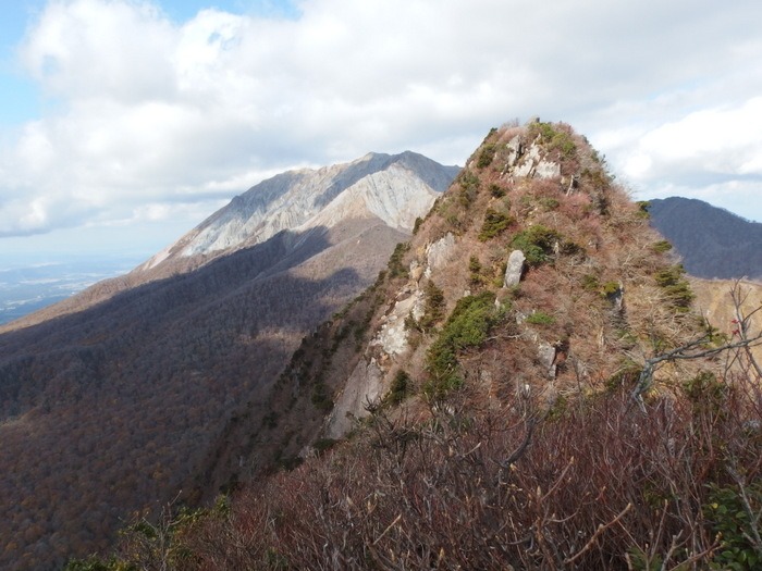 烏ヶ山(からずがせん)~象山~擬宝珠山(ぎぼうしやま)縦走_c0116915_23465711.jpg