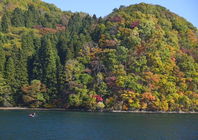 野尻湖の紅葉 気ままな時間を ゆったりと 野尻湖の紅葉 気ままな時間を ゆったりと