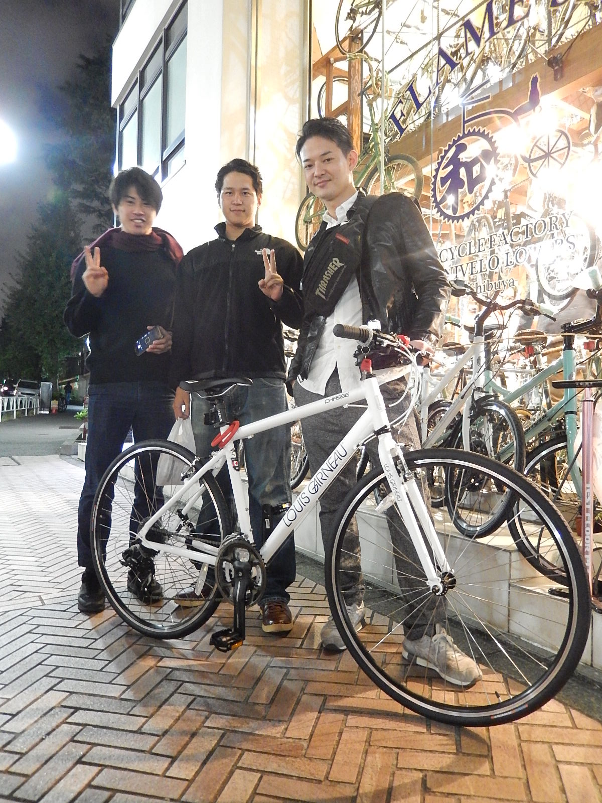10月31日　渋谷　原宿　の自転車屋　FLAME bike前です_e0188759_1922427.jpg