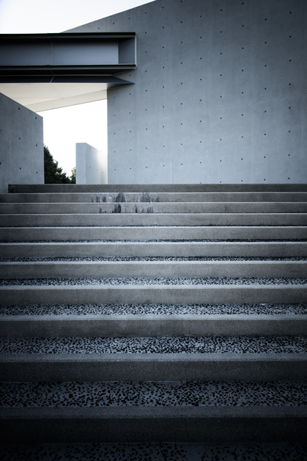 高松伸建築・植田写真美術館_c0108673_0303345.jpg