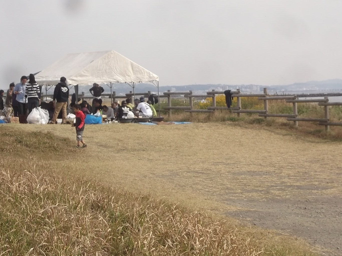 海岸に難破船が漂流?..茅ヶ崎の座礁船_b0137932_1349312.jpg