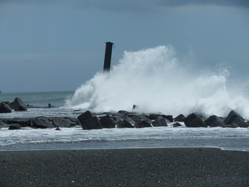 海岸に難破船が漂流?..茅ヶ崎の座礁船_b0137932_1515983.jpg