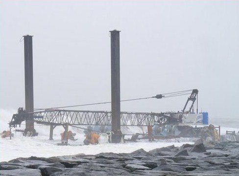 海岸に難破船が漂流?..茅ヶ崎の座礁船_b0137932_1535821.jpg