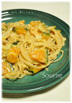 ルクルーゼと、ツナとかぼちゃのクリームパスタ。_c0350941_22082888.png
