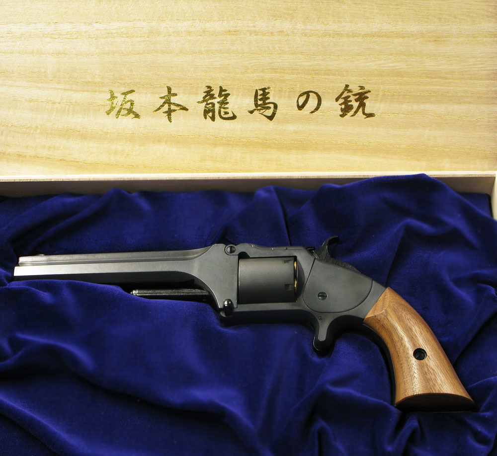 定番人気定番完成品 マルシン 坂本龍馬の銃 木製グリップ付き 専用の桐箱入り マットブラック ABS 美品 モデルガン