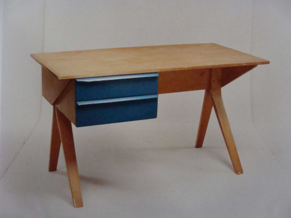 \"Cees Braakman Desk with Blue Drawer\"ってこんなこと。_c0140560_1051186.jpg