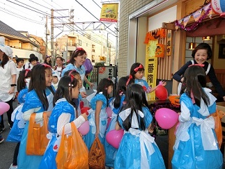 子ども会 ビニールアートハロウィーン_c0013698_1730823.jpg