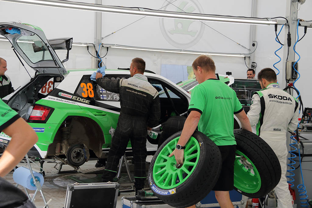 2015ツールドコルス 13 SERVICE PARK 2_b0315809_12444480.jpg
