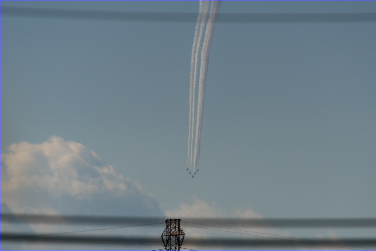 自宅で見る(40km離れた)入間航空祭のブルーインパルス・2015_d0137627_0291528.jpg