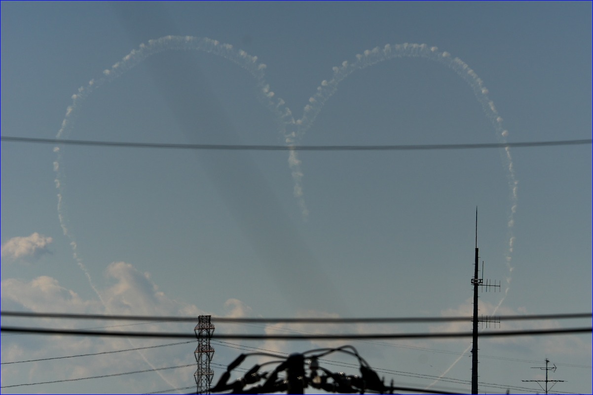 自宅で見る(40km離れた)入間航空祭のブルーインパルス・2015_d0137627_036386.jpg