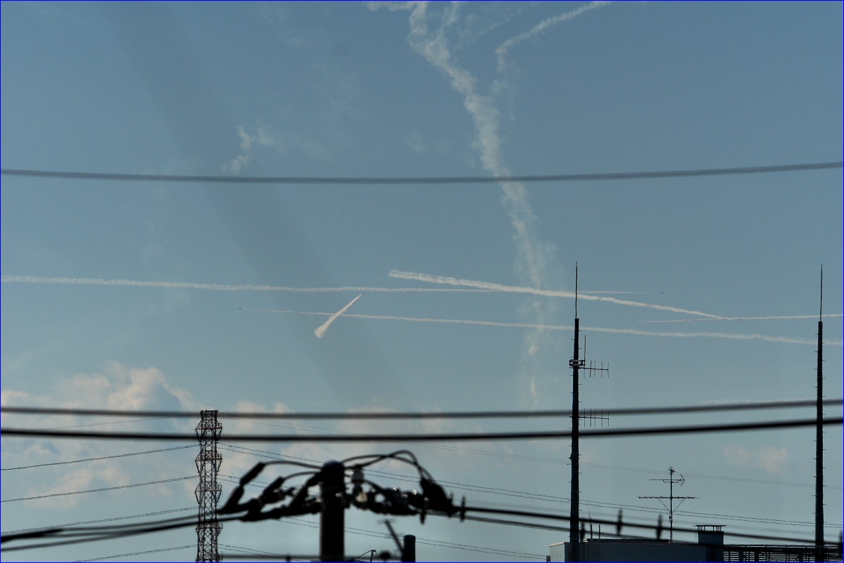 自宅で見る(40km離れた)入間航空祭のブルーインパルス・2015_d0137627_056048.jpg