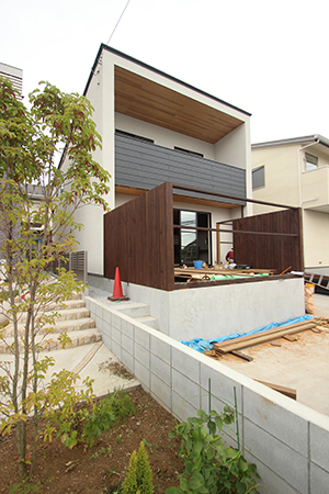 「千葉の家」九州のシラスを原料とした壁材_f0170331_1153639.jpg