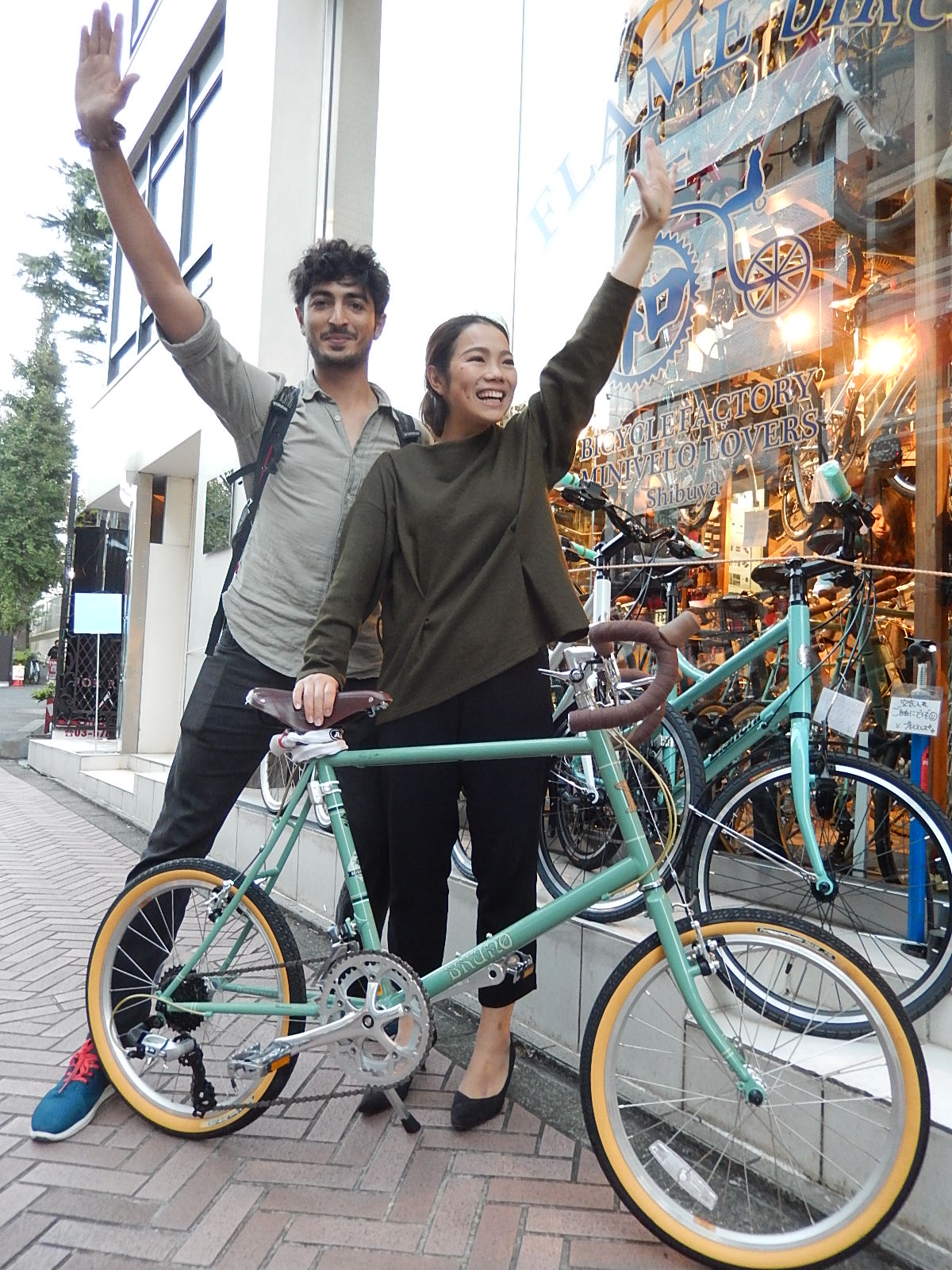 11月4日　渋谷　原宿　の自転車屋　FLAME bike前です_e0188759_1223513.jpg