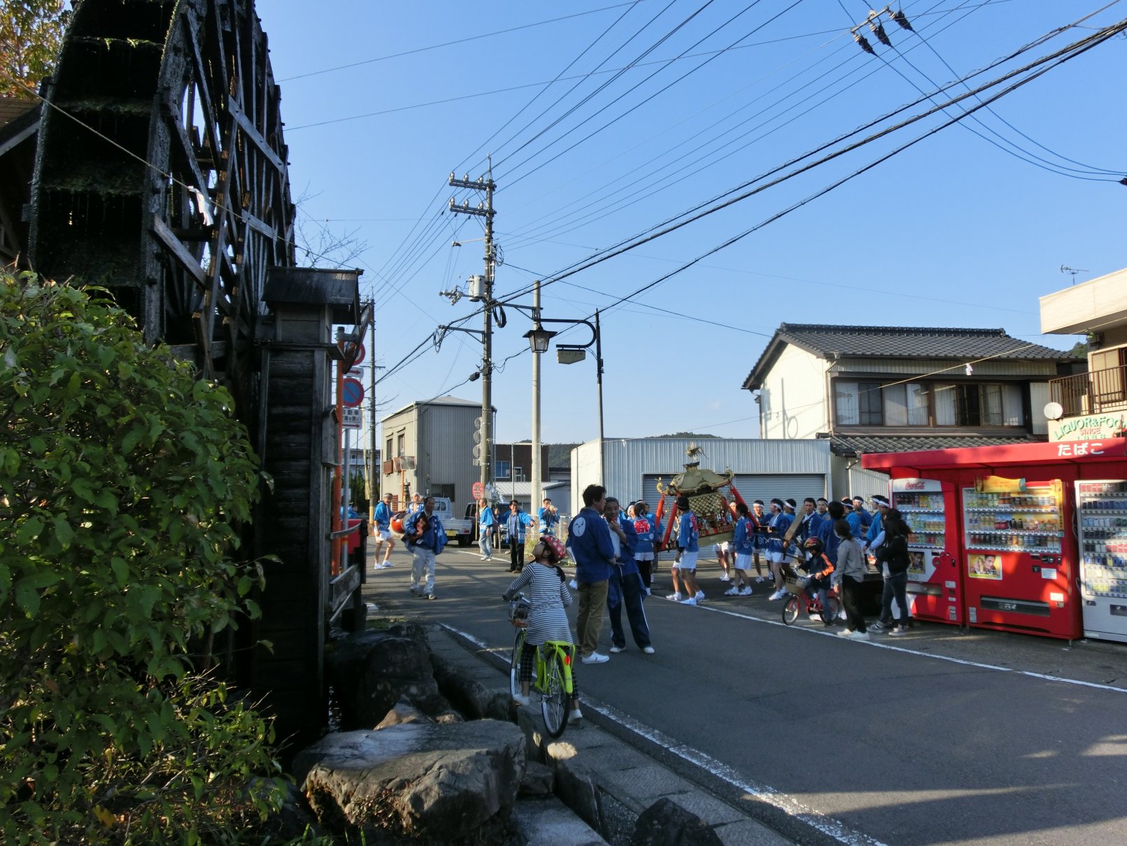 平成27年11月４日　三熊野神社のおみこしが出ましたぁ_e0120180_9433711.jpg