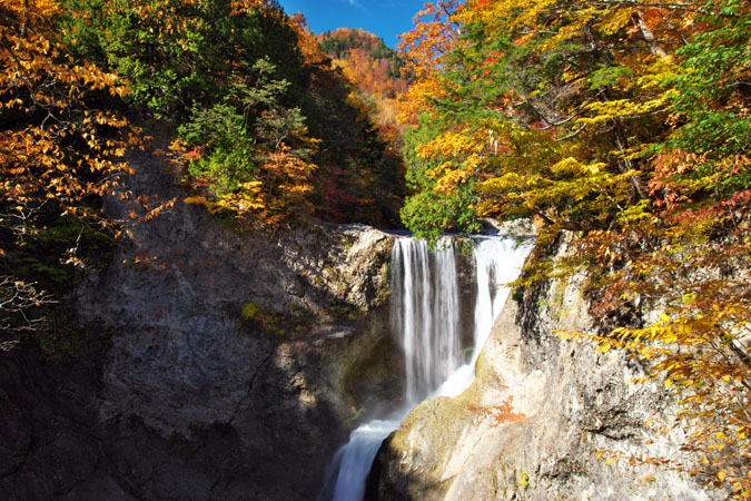 北信州　秋山郷の大滝_a0263109_19402421.jpg