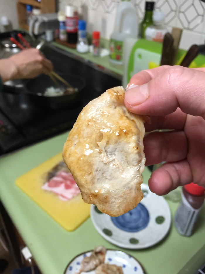 豚肉生姜焼きの摘み食い♪_c0110051_9441436.jpg