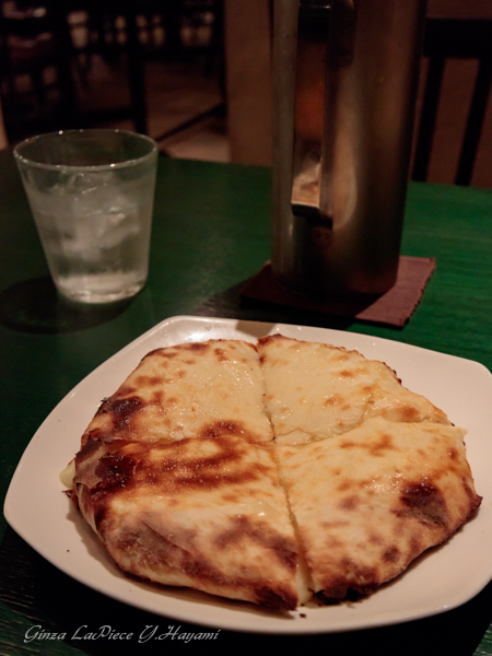 銀座ディナー インドタンドール料理 カイバル チーズクルチャ_b0133053_23473412.jpg