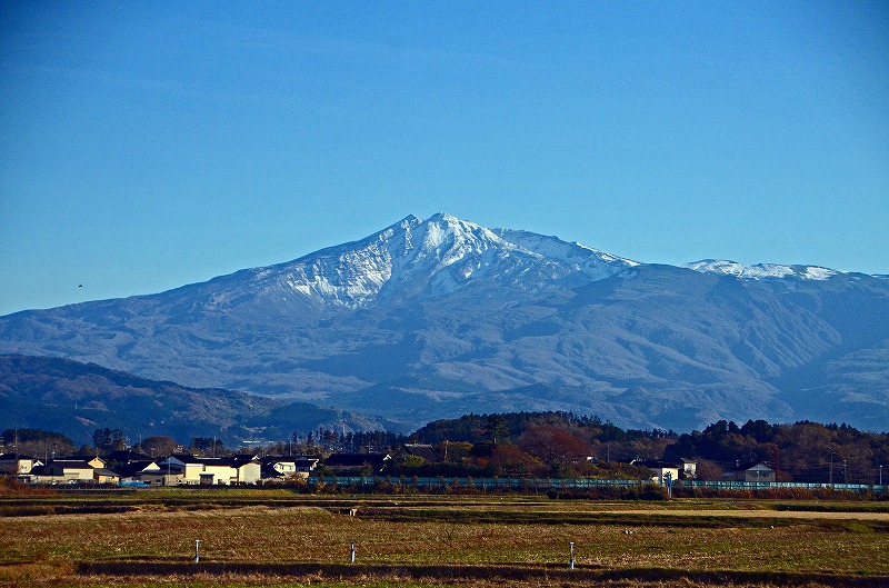 今日の鳥海山と日本海・・・・・_f0121379_1856173.jpg