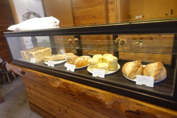 Cafe + Bakery 六花 @北軽井沢_d0133485_21124100.jpg