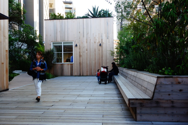 表参道近辺へ家具を見に その12~LOG ROAD DAIKANYAMA_a0287336_23164318.jpg