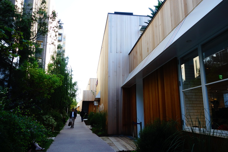 表参道近辺へ家具を見に その12~LOG ROAD DAIKANYAMA_a0287336_2323471.jpg
