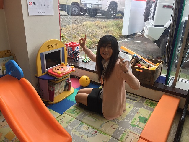 店長のニコニコブログ!本日はLX570 2台にTVキット取付け作業☆ランクル ハマーの専門店☆_b0127002_1956125.jpg