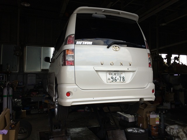 店長のニコニコブログ!本日はLX570 2台にTVキット取付け作業☆ランクル ハマーの専門店☆_b0127002_20274828.jpg