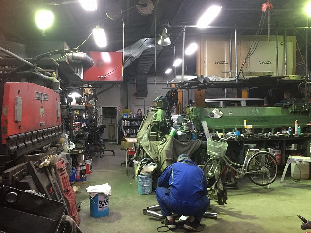 店長のニコニコブログ!本日はLX570 2台にTVキット取付け作業☆ランクル ハマーの専門店☆_b0127002_2039243.jpg