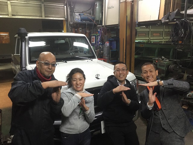 店長のニコニコブログ!本日はLX570 2台にTVキット取付け作業☆ランクル ハマーの専門店☆_b0127002_20395713.jpg