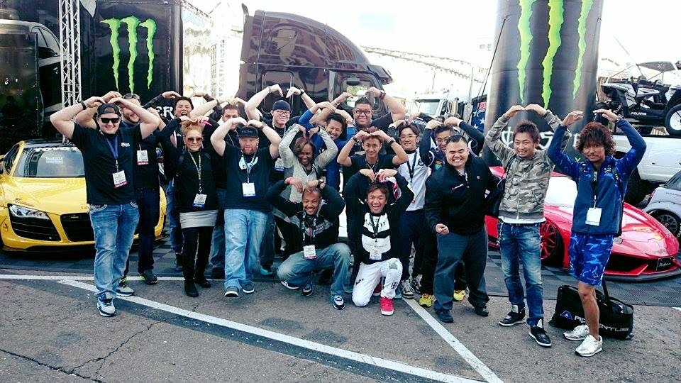 店長のニコニコブログ!本日はLX570 2台にTVキット取付け作業☆ランクル ハマーの専門店☆_b0127002_2044588.jpg