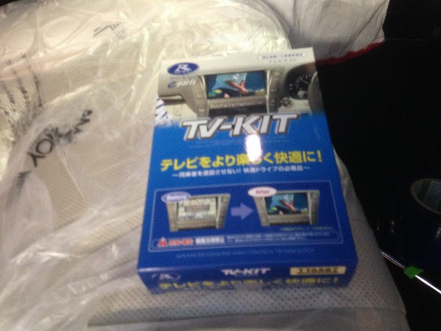 店長のニコニコブログ!本日はLX570 2台にTVキット取付け作業☆ランクル ハマーの専門店☆_b0127002_2054421.jpg