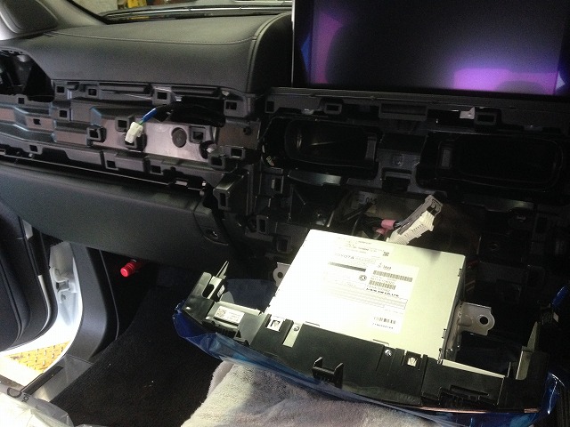 店長のニコニコブログ!本日はLX570 2台にTVキット取付け作業☆ランクル ハマーの専門店☆_b0127002_207154.jpg