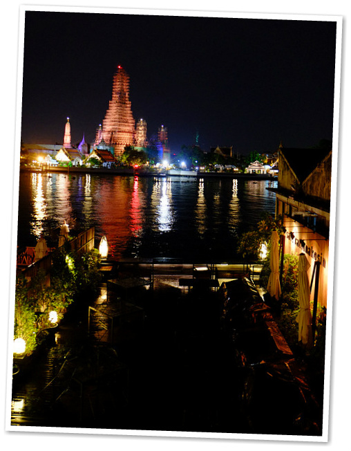 「タイ・バンコク ワットアルンの夜景が見れるレストラン sala restaurant」_a0000029_14195682.jpg