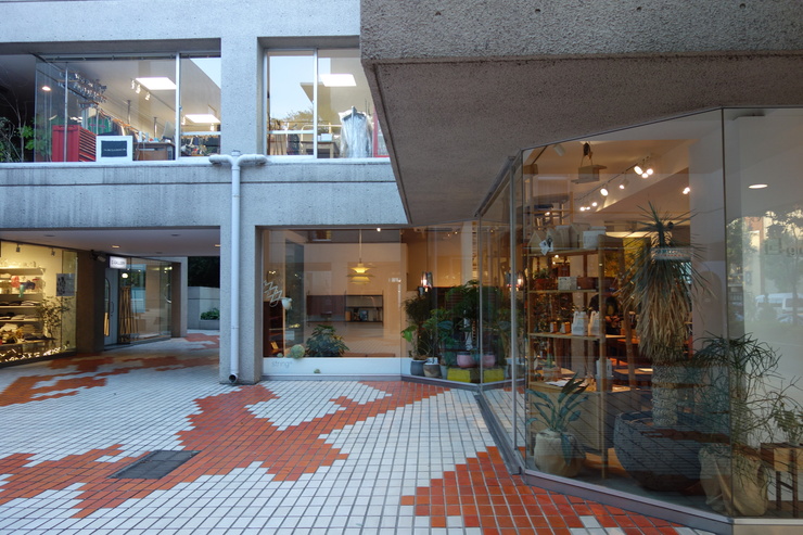 表参道近辺へ家具を見に その12~LOG ROAD DAIKANYAMA_a0287336_0464033.jpg