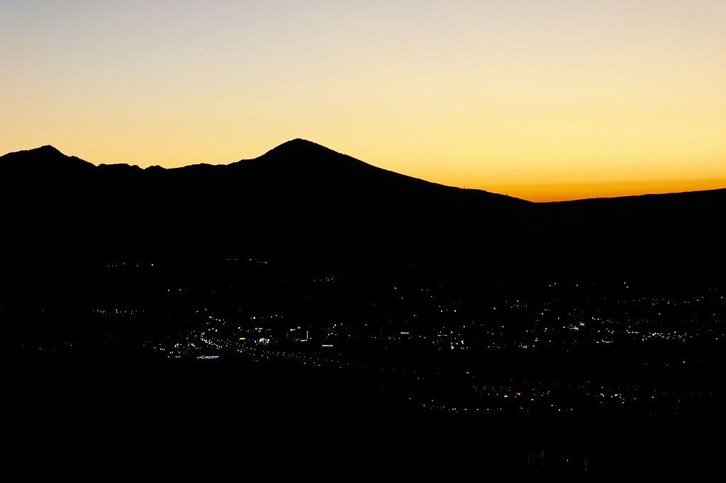 日暮れ時の富士山　　　　　　　　_b0236251_1439239.jpg