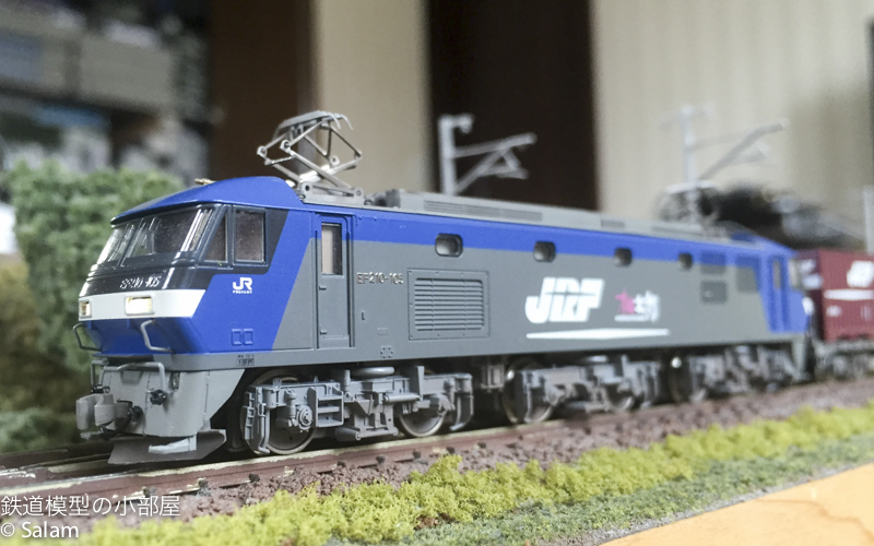 KATO 3034-3 EF210 100番台 シングルアームパンタグラフに手を