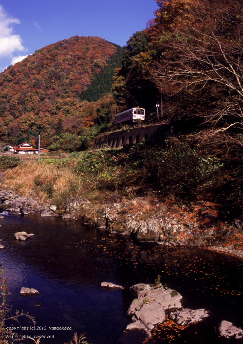 紅葉の渓谷_d0309612_21152434.jpg