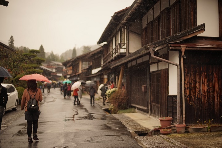 雨の木曽路　妻籠宿_e0339317_22370376.jpg