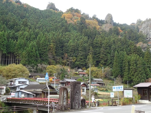 紅葉の古岩屋不動明王から大宝寺参り_f0213825_14122197.jpg