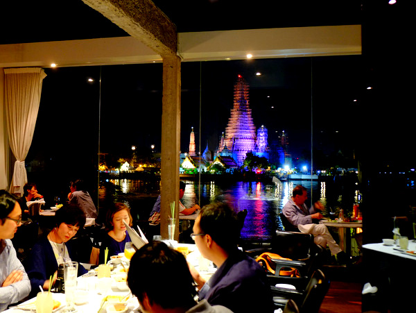 「タイ・バンコク ワットアルンの夜景が見れるレストラン sala restaurant」_a0000029_21163027.jpg
