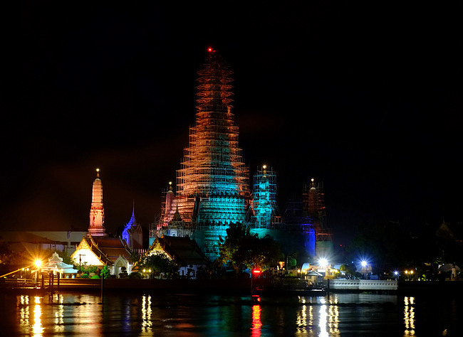 「タイ・バンコク　ワットアルンの夜景が見れるレストラン sala restaurant」_a0000029_2143999.jpg
