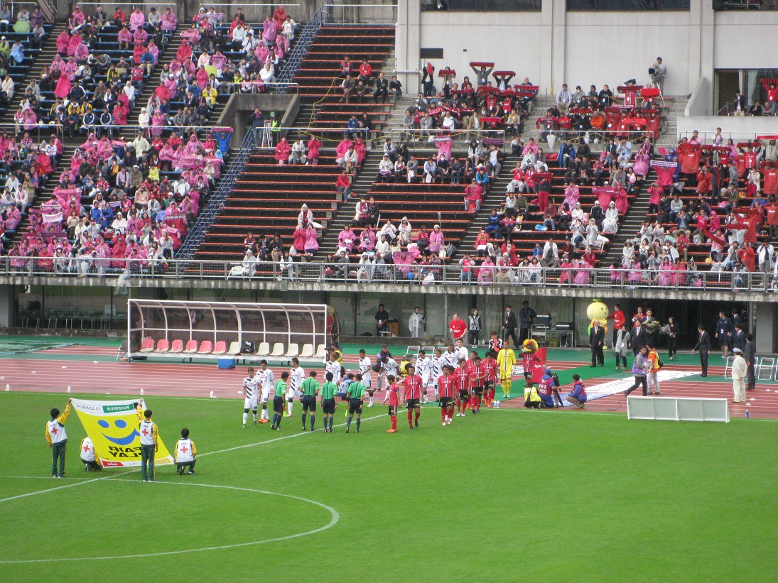 そして、雨空の下での快勝!! ツエーゲン金沢。_f0281398_21361677.jpg