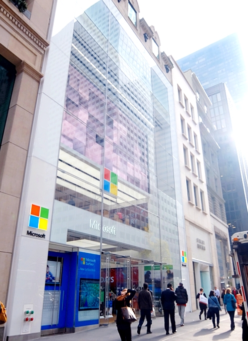 マイクロソフトがNY五番街に初の旗艦店「マイクロソフト・ストア」（Microsoft Store）をオープン!!_b0007805_23432137.jpg