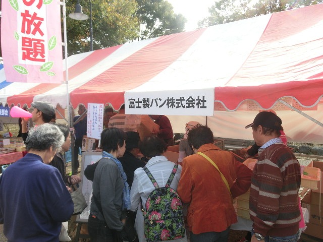 中央公園全体を使い盛大に開催した「第30回目 商工フェア」_f0141310_7473459.jpg