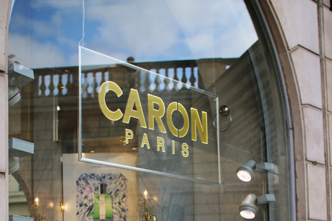すべてが美しい!パリの老舗香水ブランド「CARON」とBaccaratのフォンテーヌ_d0063314_1513142.jpg