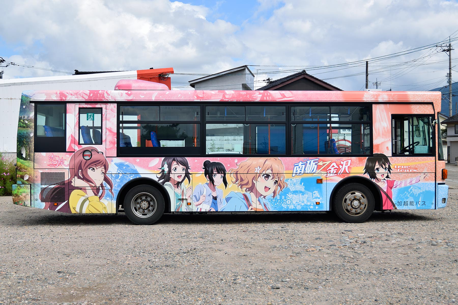 加越能バス 南砺と金沢をつなぐ旅ラッピングバス Sky Lounge Garden Transporter Side