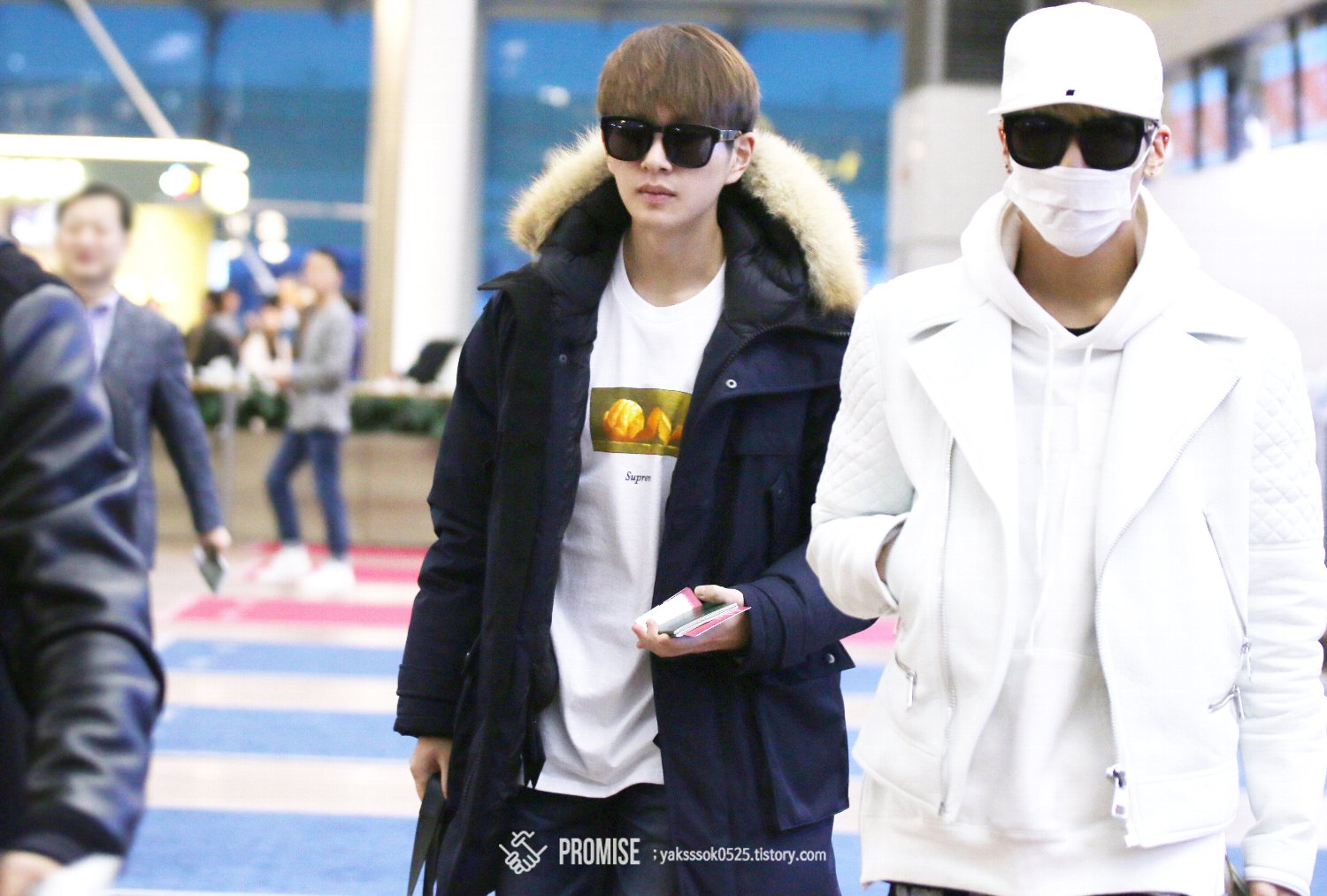 Onew & Jonghyun \' Incheon Airport ③ \' // 151107_e0080563_20483567.jpg