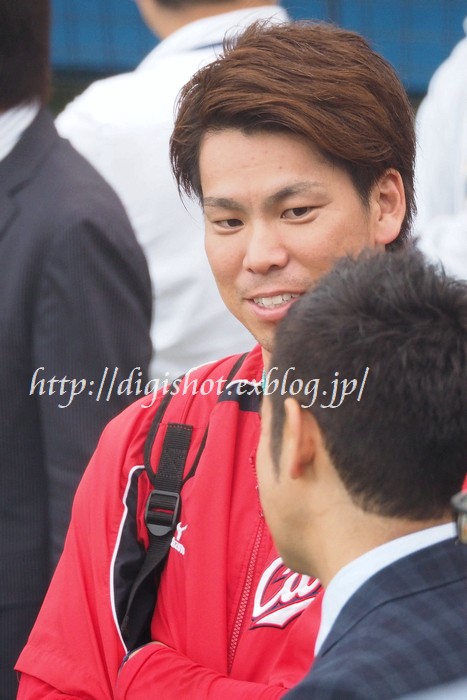 2015年度ゴールデングラブ賞 ヤクルトからは中村悠平捕手 畠山選手と